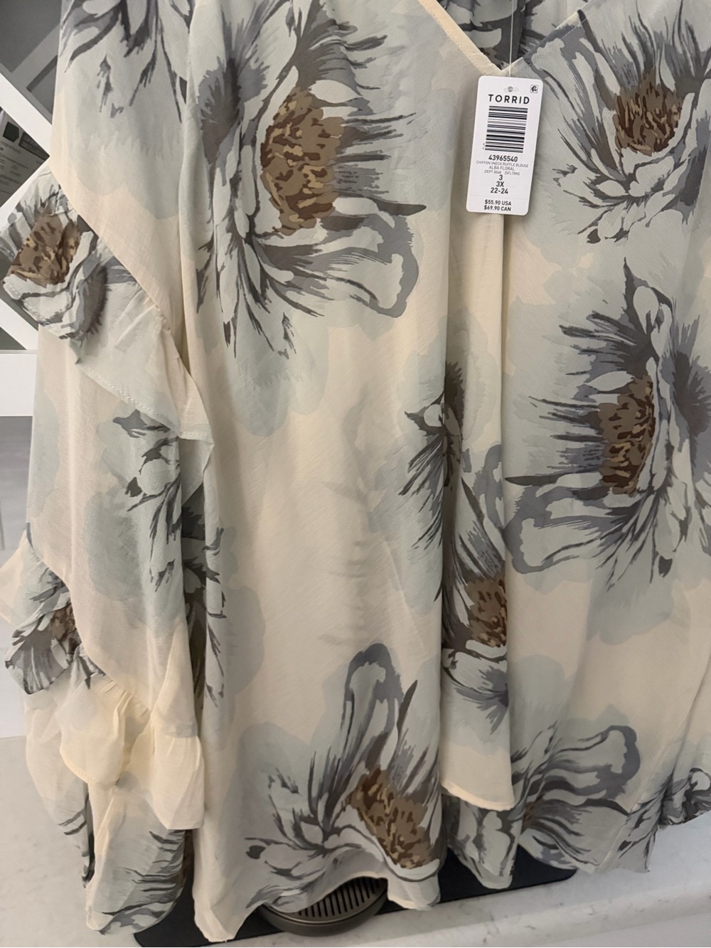 torrid Cream Floral V-Neck Ruffle Sleeve Blouse - Picture 5 of 6